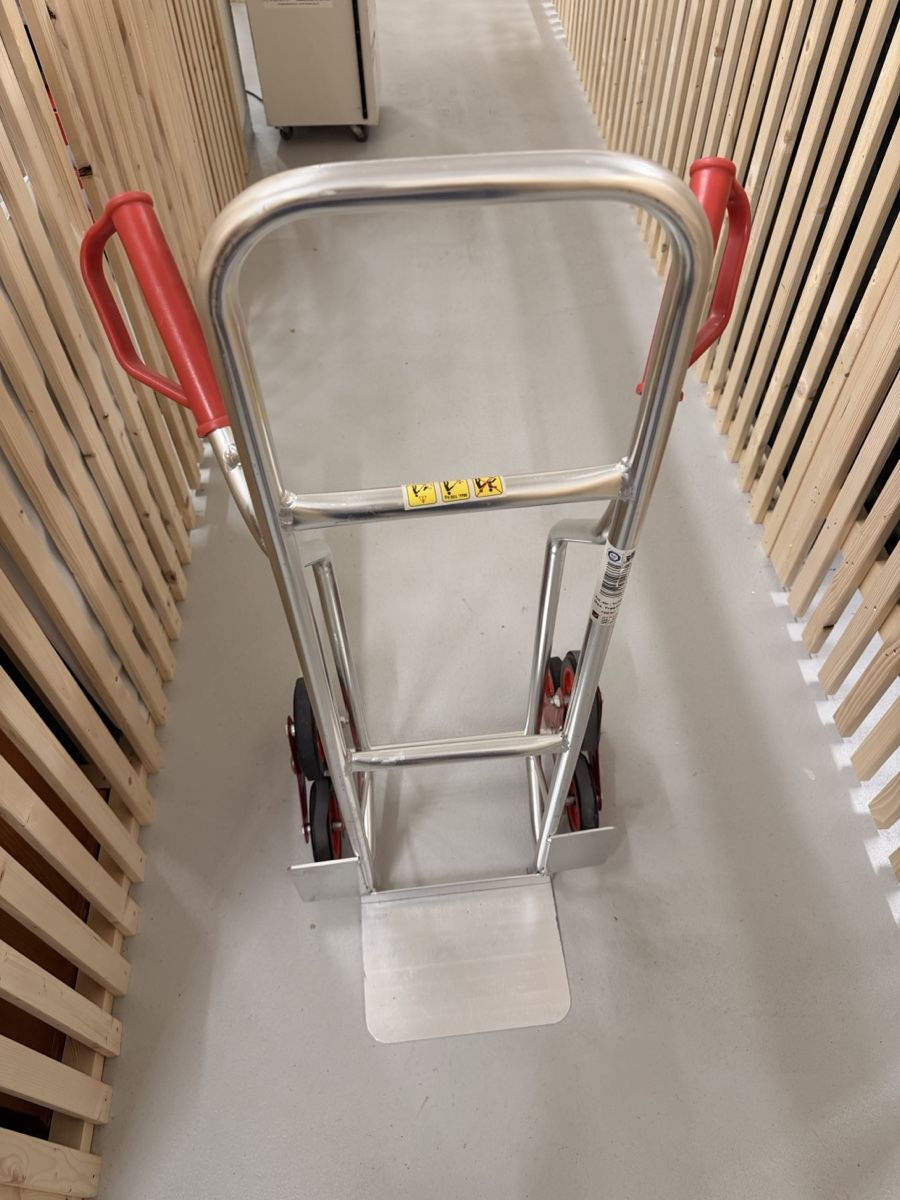 Valises & Sacs: Aluminium Sackkarre Treppensteiger  – D'occasion à Kloten par xhu_pmj7