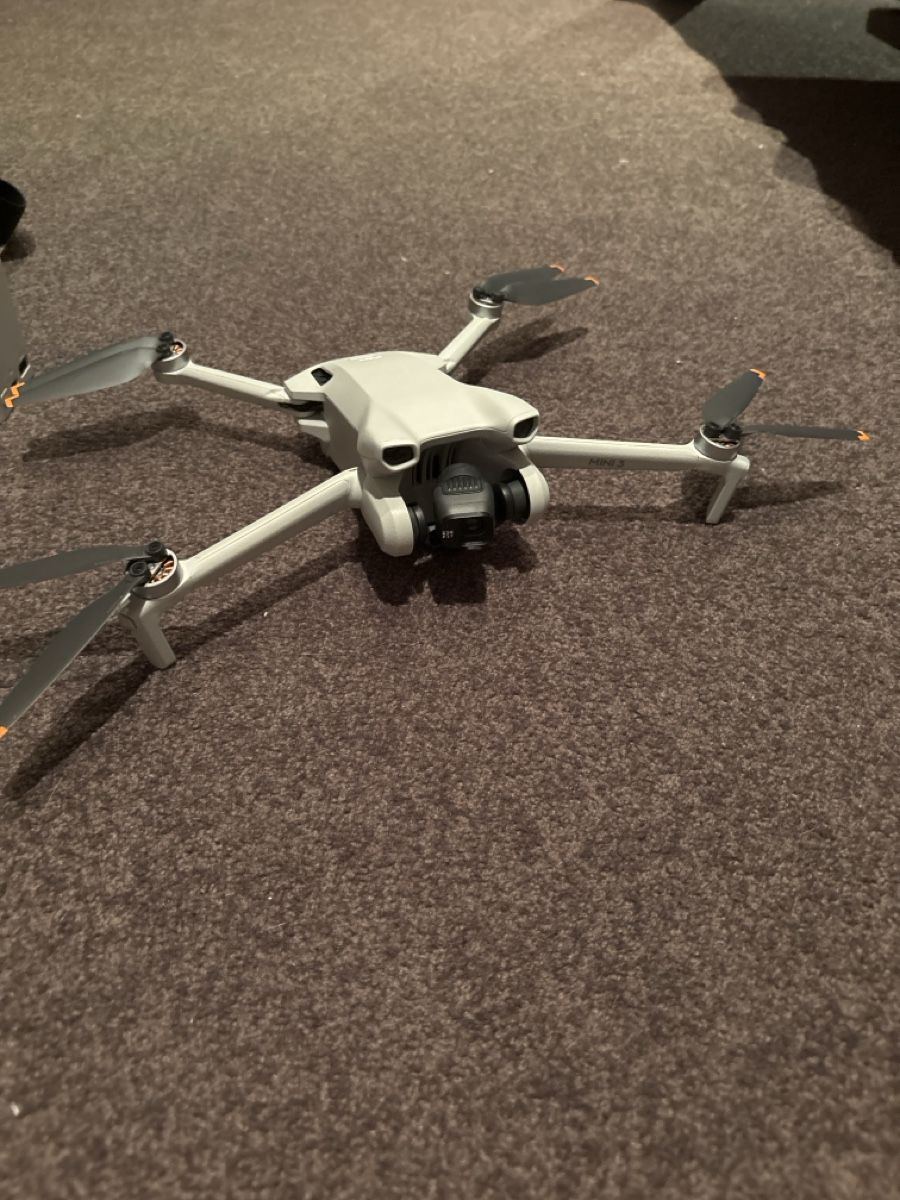 DJI Modellismo RC: DJI Mini 3 Drohne + Controller, Akku, Tasche, neuwertig – Nuovo (secondo la descrizione) da Bütschwil venduto da rog_m8hr 1