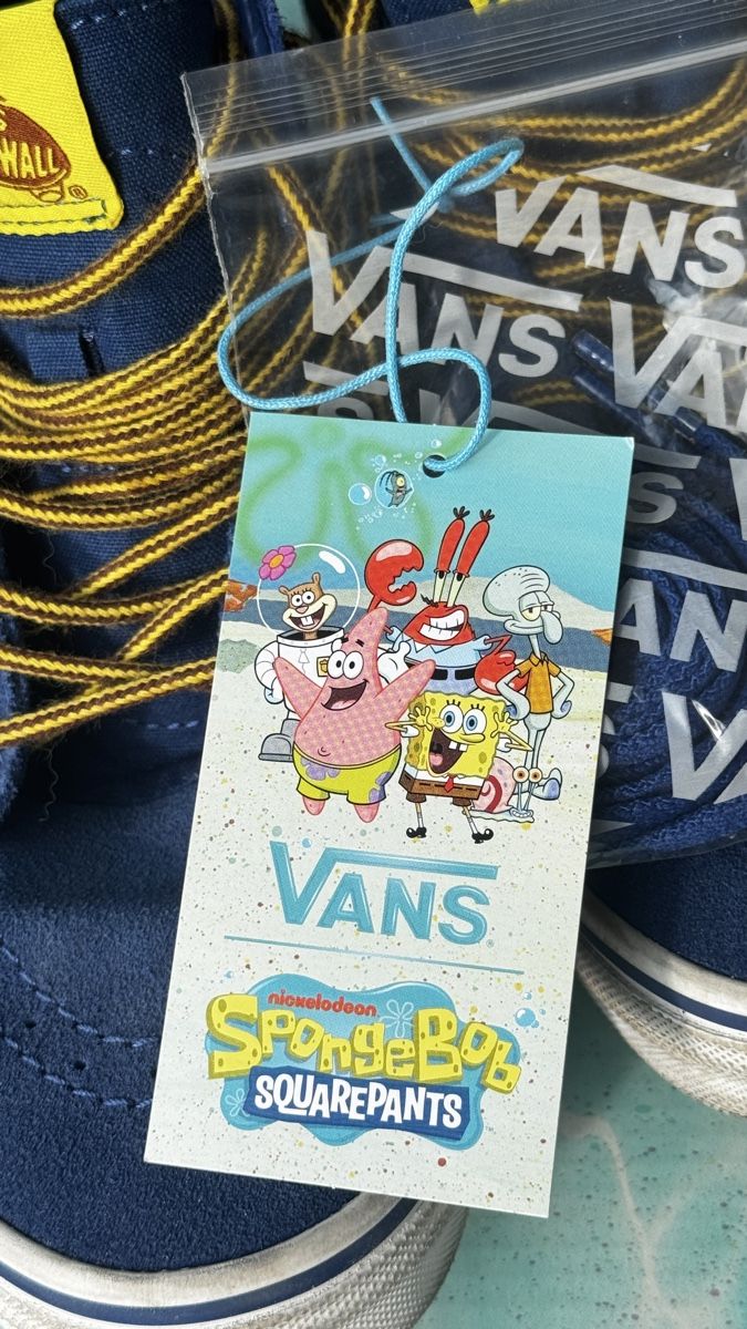 Vans Herrenschuhe: Vans Spongebob Squarepants X Sk8-HI ZIP – Gebraucht aus Spiez von White_73 1