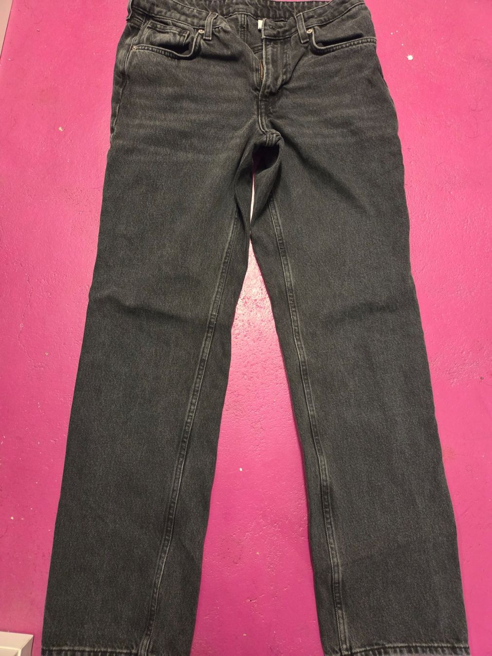 Jeans: H&M - dunkelgraue Jeans, Grösse 40, 100% Baumwolle – D'occasion à Subingen par DENDLE20