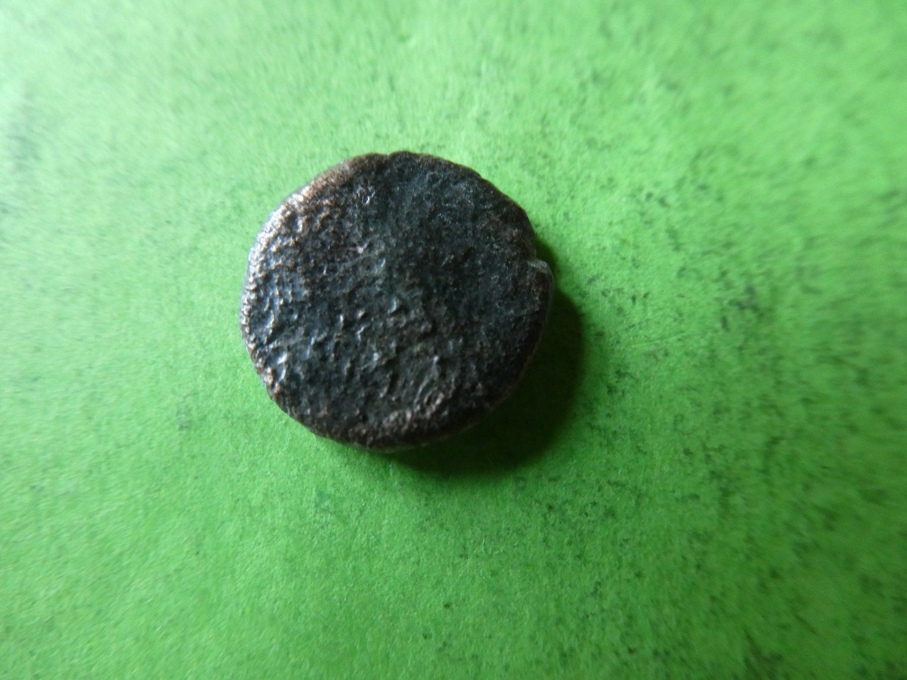 Tutti le monete: uralte Bronzemünze Kopf  13 mm     1.85 g – Usato da Hinterforst venduto da Rohusri 2