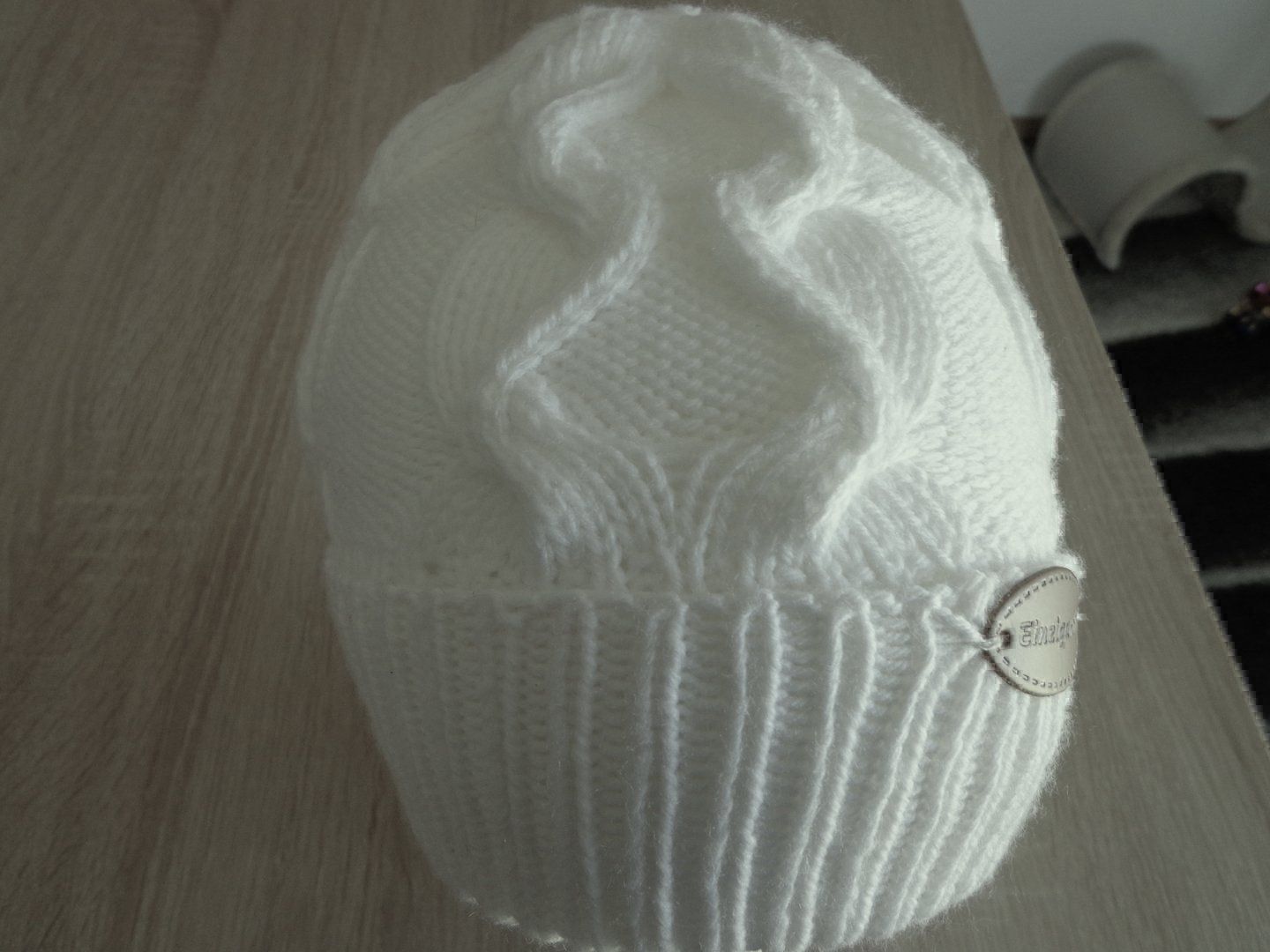 Copricapi, berretti & cappellini: MÜTZE IN WEISS HANDGESTRICKT – Nuovo (secondo la descrizione) da Kreuzlingen venduto da Ylay