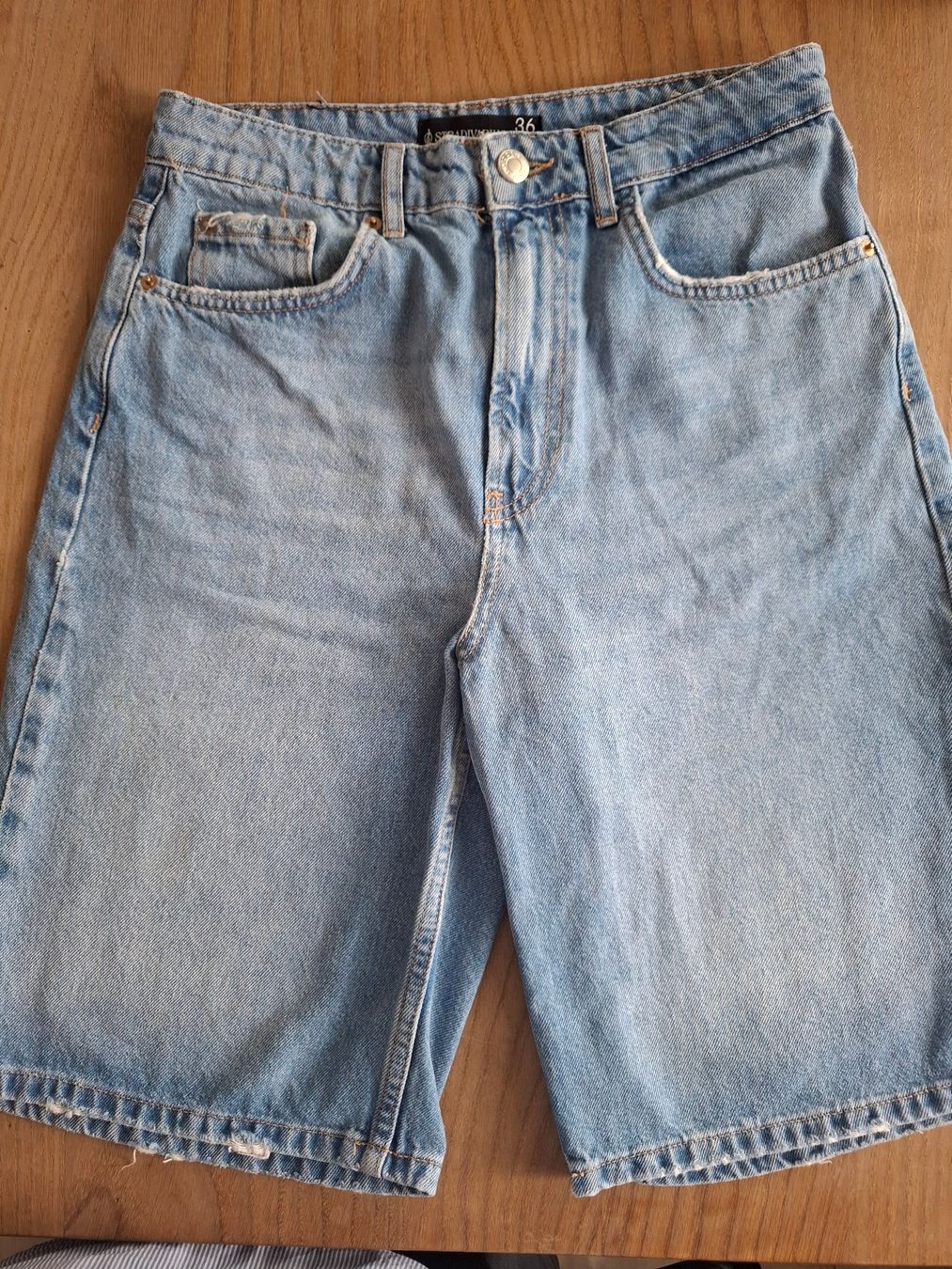 Stradivarius Jeans: Jeans Shorts Stradivarius Grösse 36 – Usato da Birmensdorf ZH venduto da M4rwin