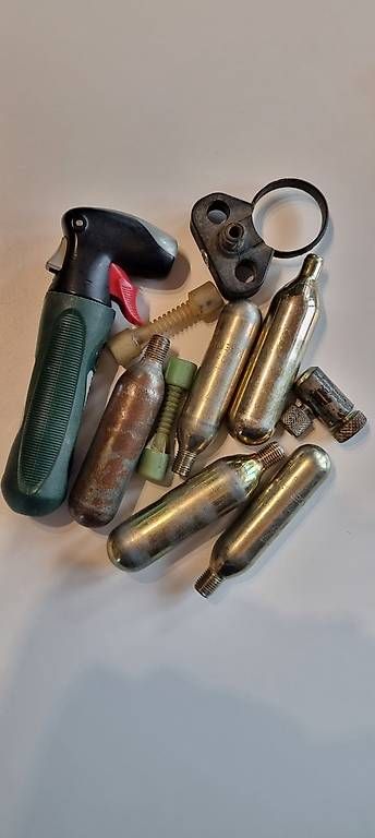 Accessori per altri veicoli: CO2 Set including 6 cartridges – Usato da Baar venduto da iainmathews