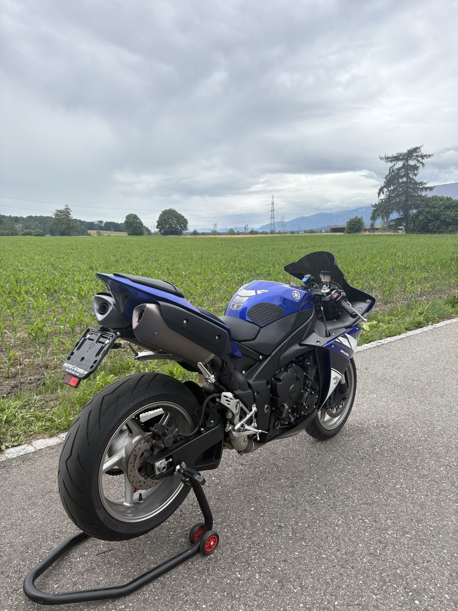 Yamaha Strada: Yamaha R1 – Usato da Kerzers venduto da rocco65 2