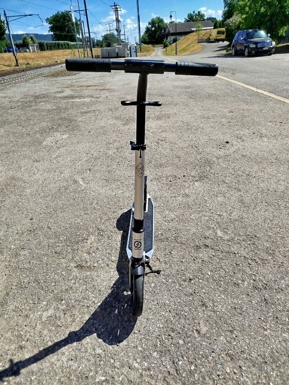 Kickboard: Oxelo Scooter Silver 200mm Wheel Good Condition – Nuovo (secondo la descrizione) da Buchillon venduto da wil_9nc8