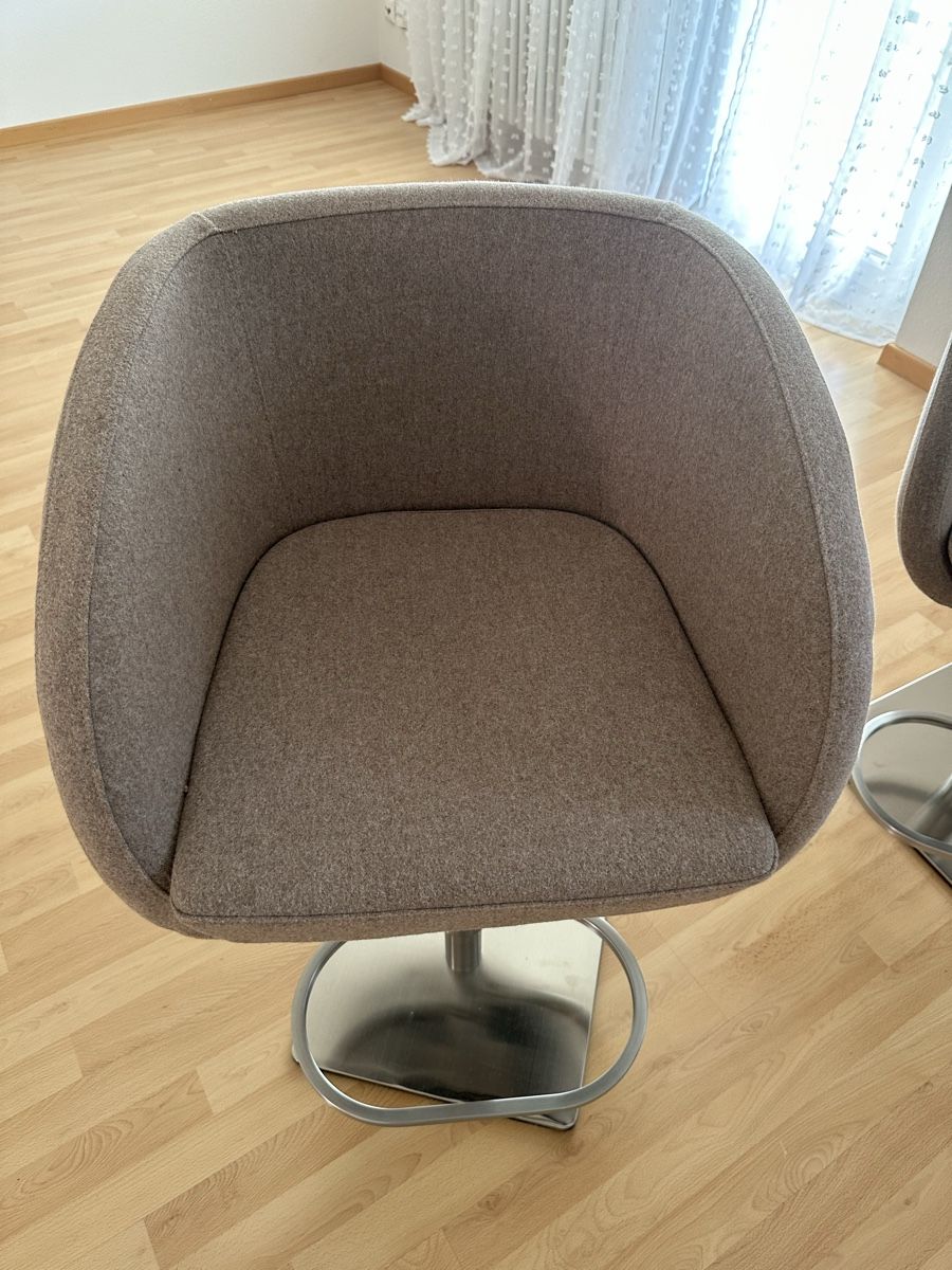 Tabourets: Barhocker mit Fussring grau 2 Stk, beige – D'occasion à Zug par S6403 3