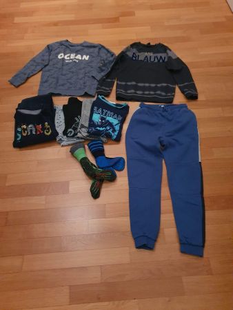 Kinder Kleiderpaket, Grösse 146 Pyjama / Pullover / Trainerh