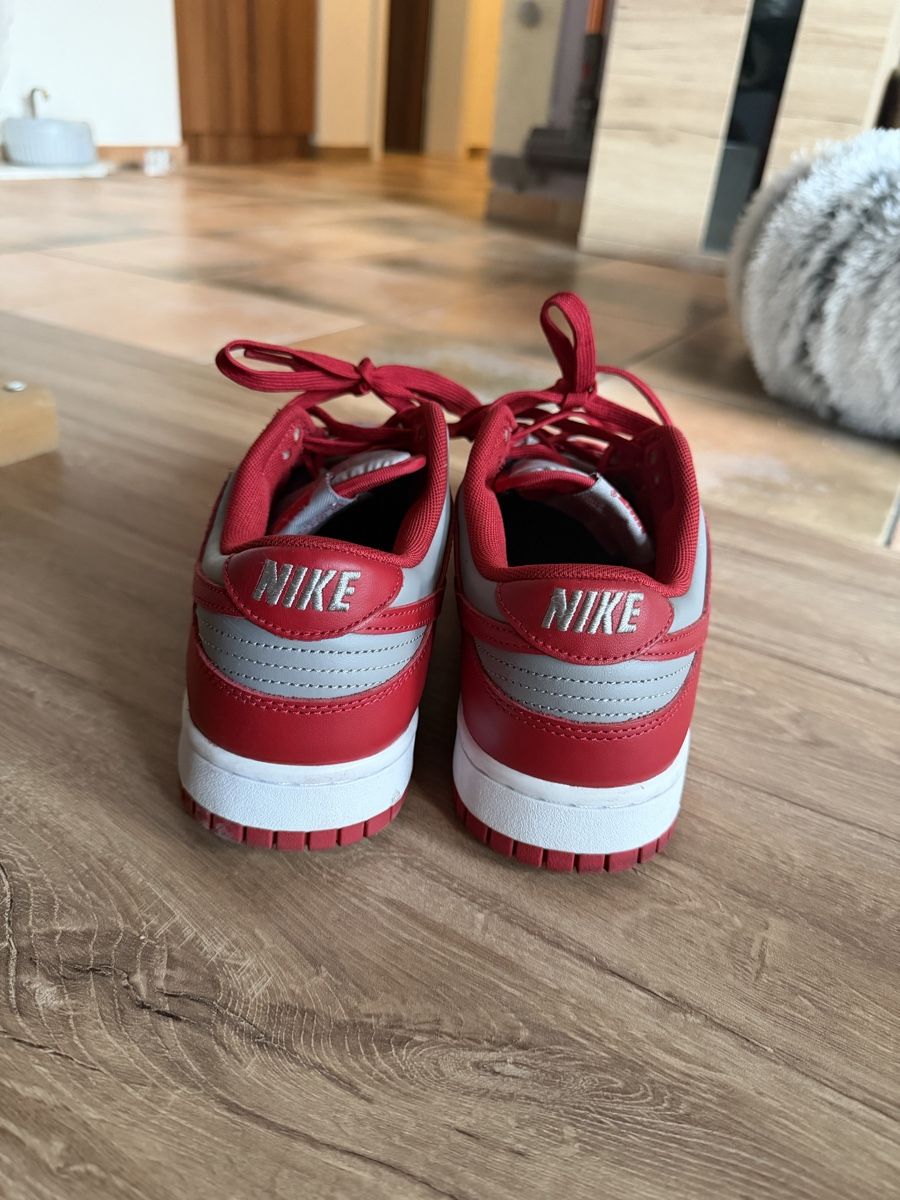 Nike Herrenschuhe: Nike Dunk Low, Grösse 42.5, Rot/Grau, Top Zustand – Gebraucht aus Intschi von sam_t5kc 1