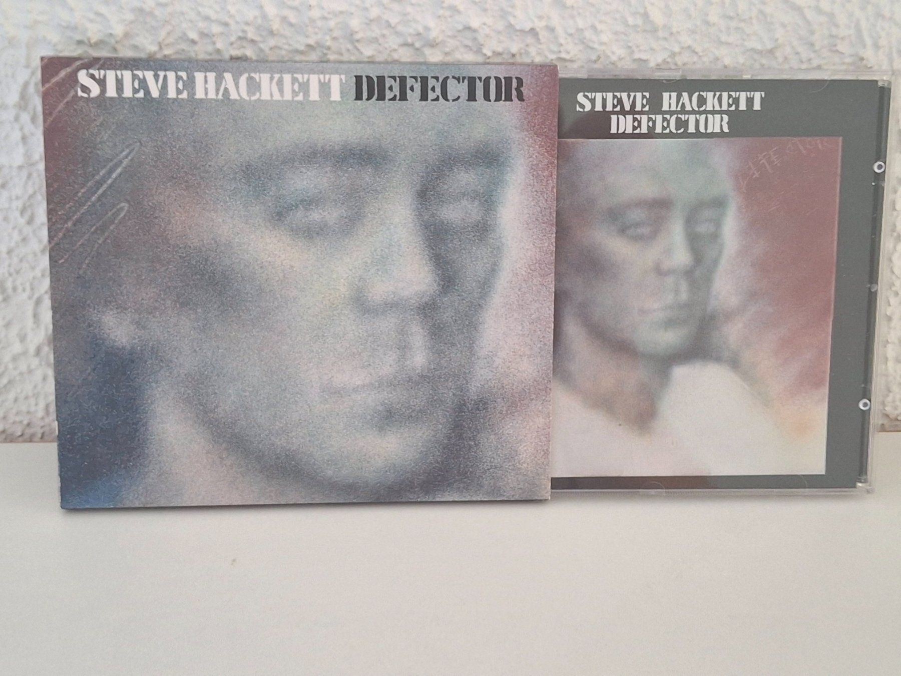 CDs: CD STEVE HACKETT -  Defector   (Digitally Remastered) – Gebraucht aus Aarberg von Jackup1 3