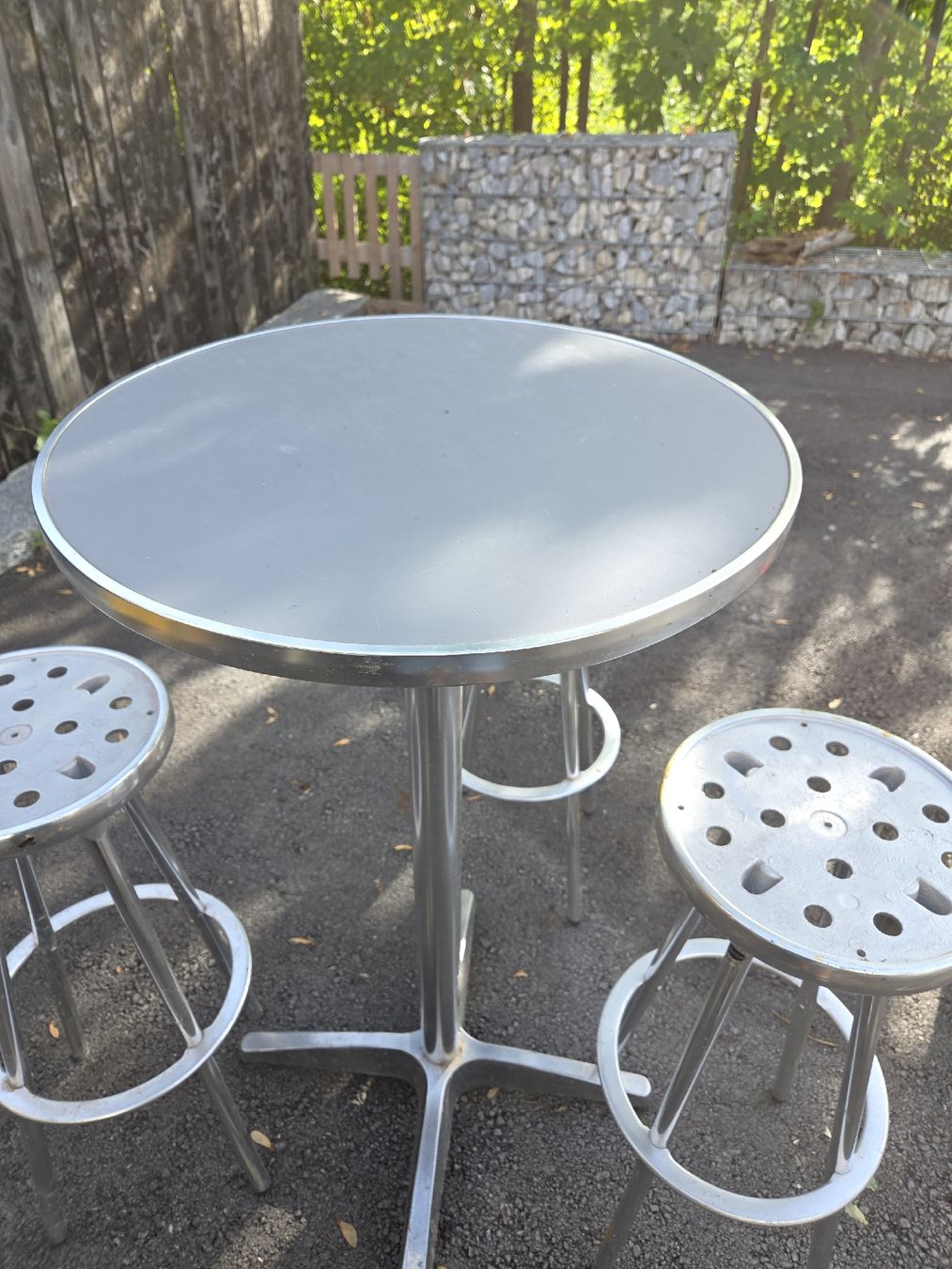 Tische: Stehtisch mit Hocker – Gebraucht aus Niederdorf von MB-TRAC91