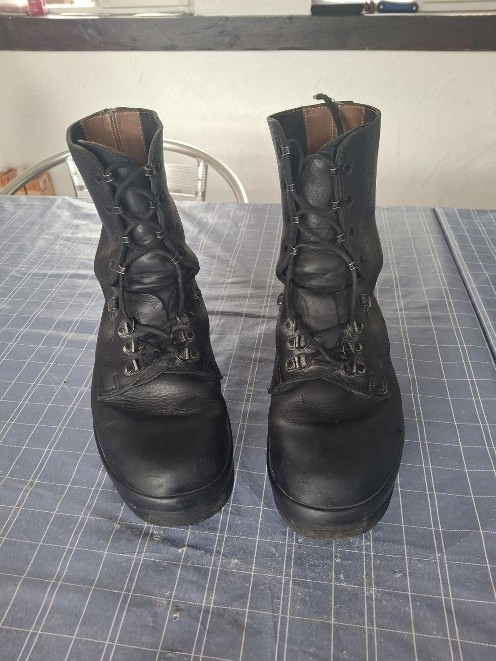 Minerva Scarpe da uomo: Alte Militärschuhe Gr.45 – Usato da Schwyz venduto da Pink270