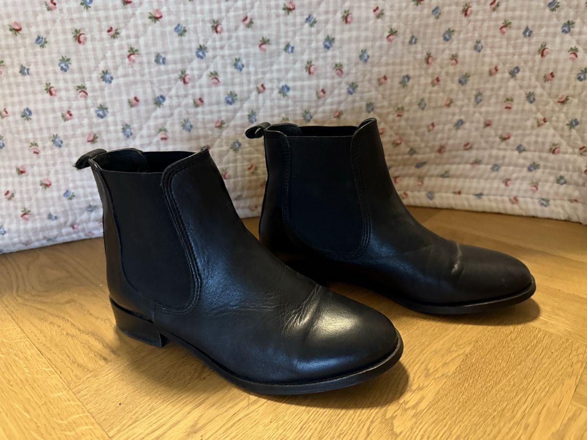 Scarpe da donna: Schwarze Stiefeletten – Usato da Stettlen venduto da Sophia.72