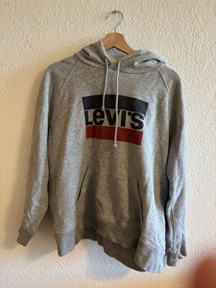 Maglioni & Felpe: LEVI'S GREY HOODIE – Usato da Küttigen venduto da noa_78fr