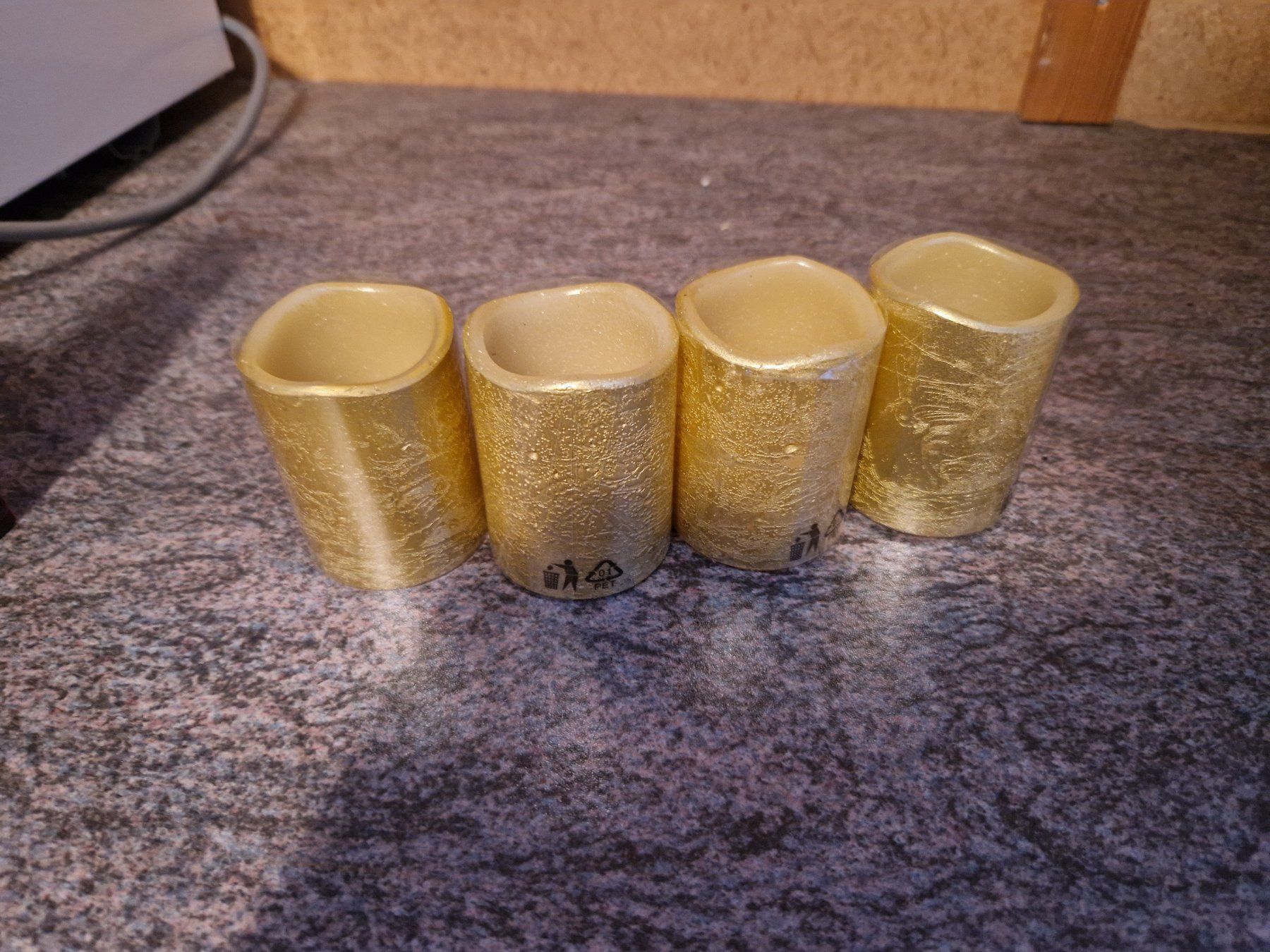 Candele: 4 Stumpen Kerzen Gold – Nuovo e nell'imballaggio originale da Niederbipp venduto da Trude04
