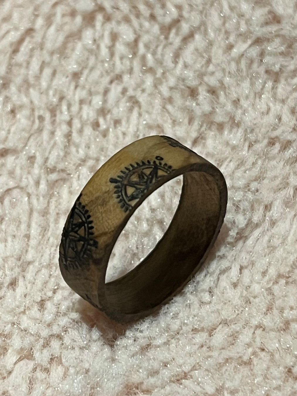 Mood Anelli: Adon pour bague Mood en bois. – Usato da Orbe venduto da bka_q2j7