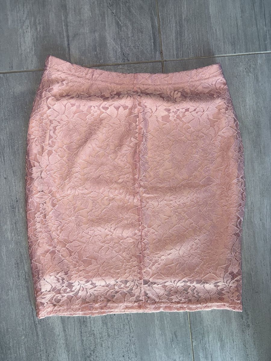 Jupes: Jupe rose en dentelle taille S – D'occasion à Champlan par mat_qff9