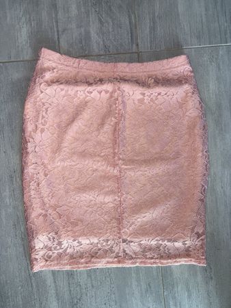 Jupe rose en dentelle taille S