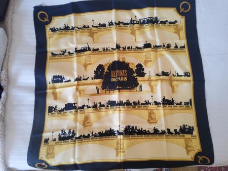 Hermès Carré "Les Ponts de Paris" foulard soie 90x90