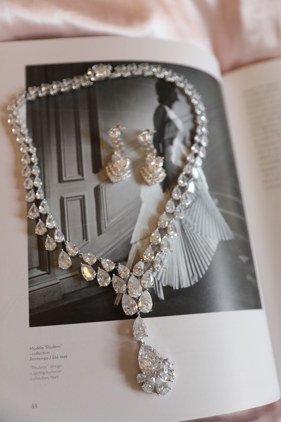 Altri gioielli: Parure L’Orchidée Blanche – Nuovo e nell'imballaggio originale da St-Maurice venduto da Sandrinette123 3