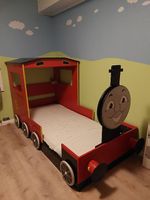 Lit train pour enfant artisanal 