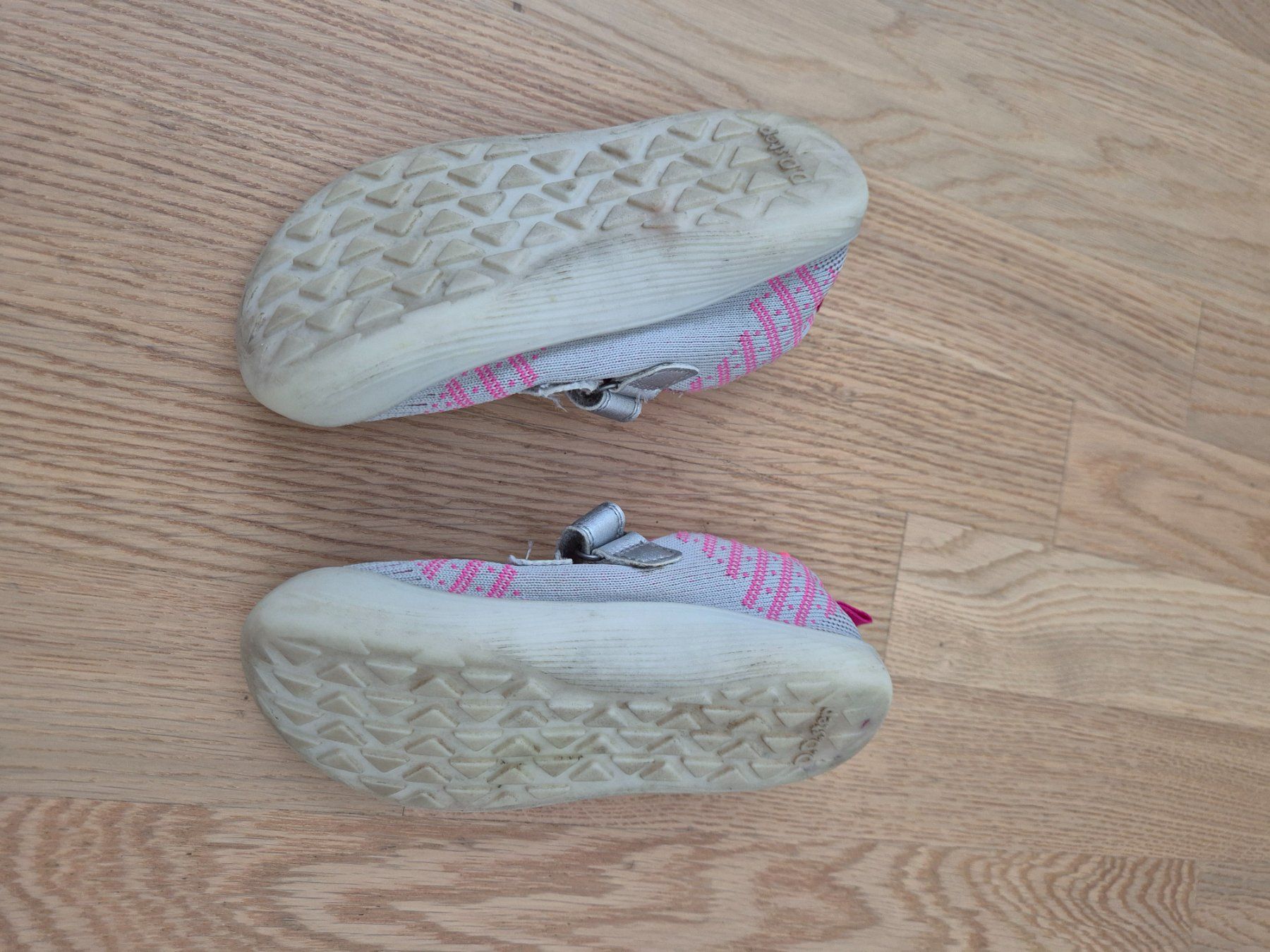 Schuhe für Mädchen: D.D.step Barefoot Gr.29 pink/silber, top Zustand!... – Gebraucht aus Pfäffikon SZ von Ka6ka 1