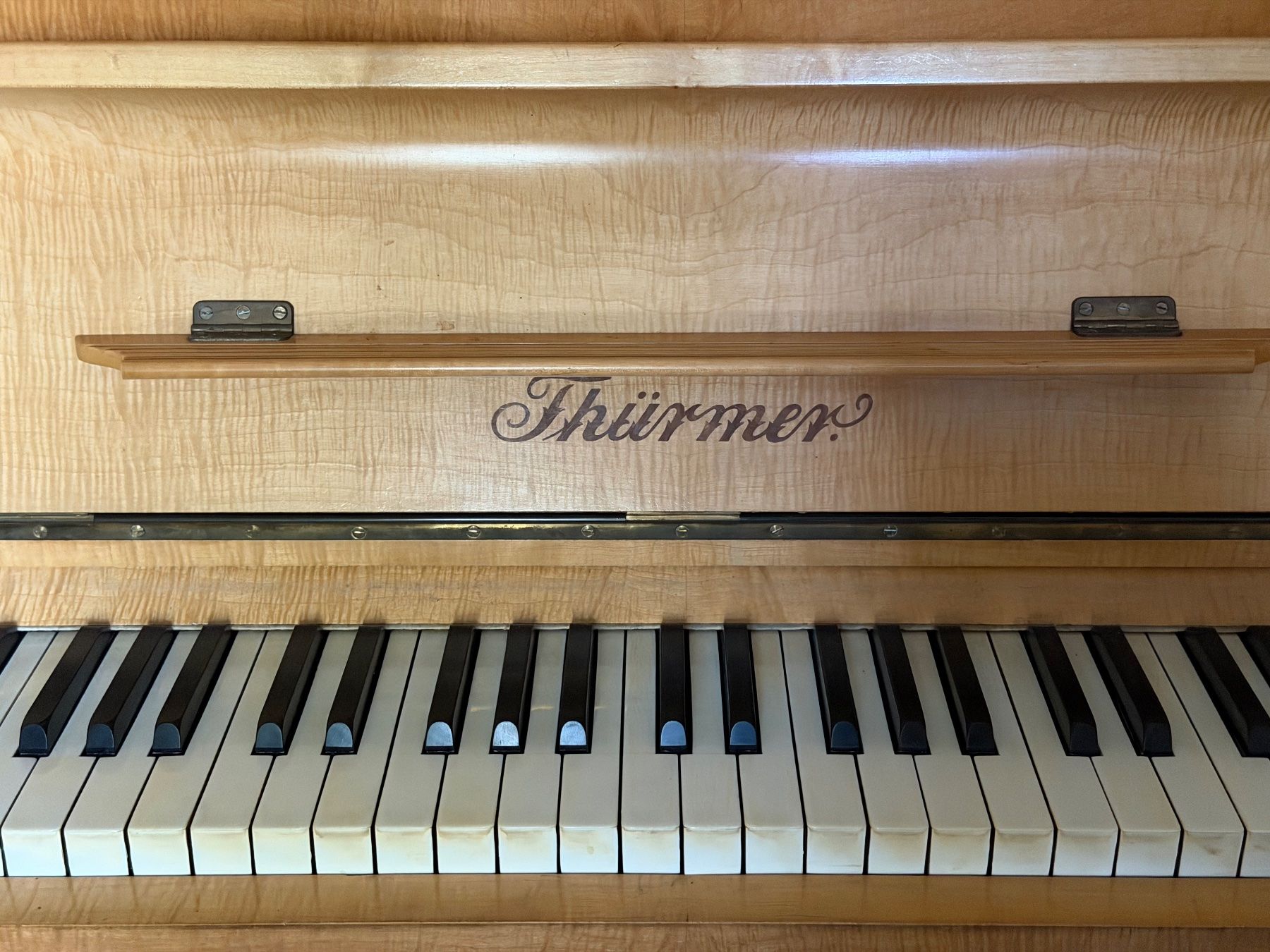 Strumenti musicali: Klavier – Usato da Aesch BL venduto da Hirschhorn 1