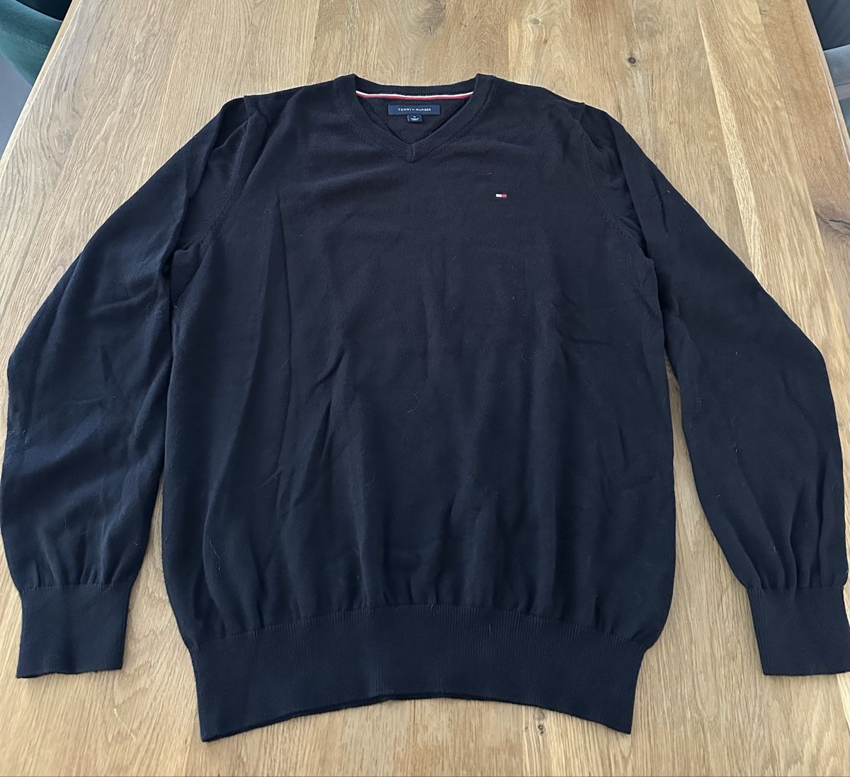 Tommy Hilfiger Maglioni & Felpe: Tommy Hilfiger Feinstrickpullover V-Ausschnitt Schwarz – Usato da Busswil BE venduto da verowo