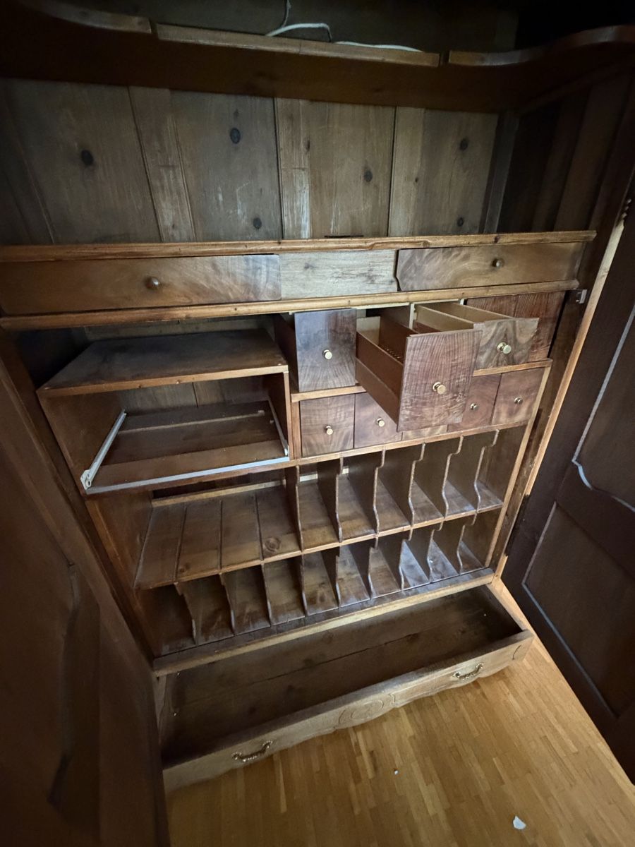 Armadi: Armoire Normande en bois massif – Usato da Vandoeuvres venduto da jetdo66 2