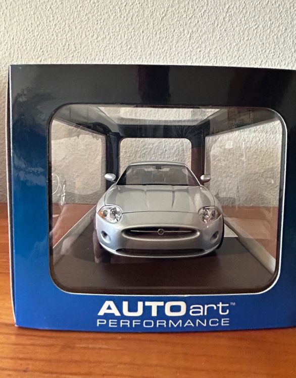 Autoart 1/18 Jaguar XK Coupé 2006 – Gris Métal – Neuve Sous Boîte – Réf 73631