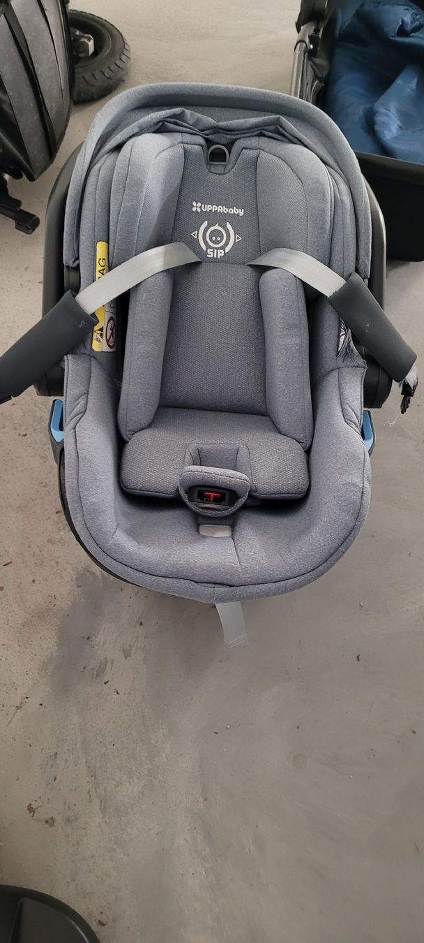 UPPAbaby Auto-Kindersitze: UPPAbaby MESA Babyschale inkl. ISOFIX-Basis – Gebraucht aus Gebenstorf von bro_jq5t 2