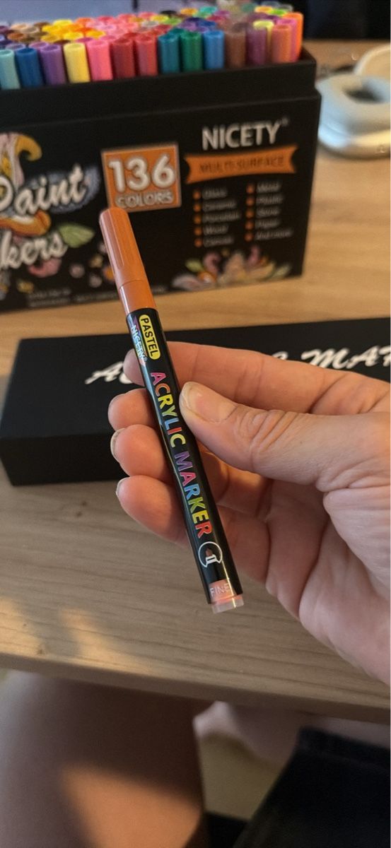 Stifte & Marker: Feutre acrylique 136 – Gebraucht aus Granges-paccot von lau_9z8q 1