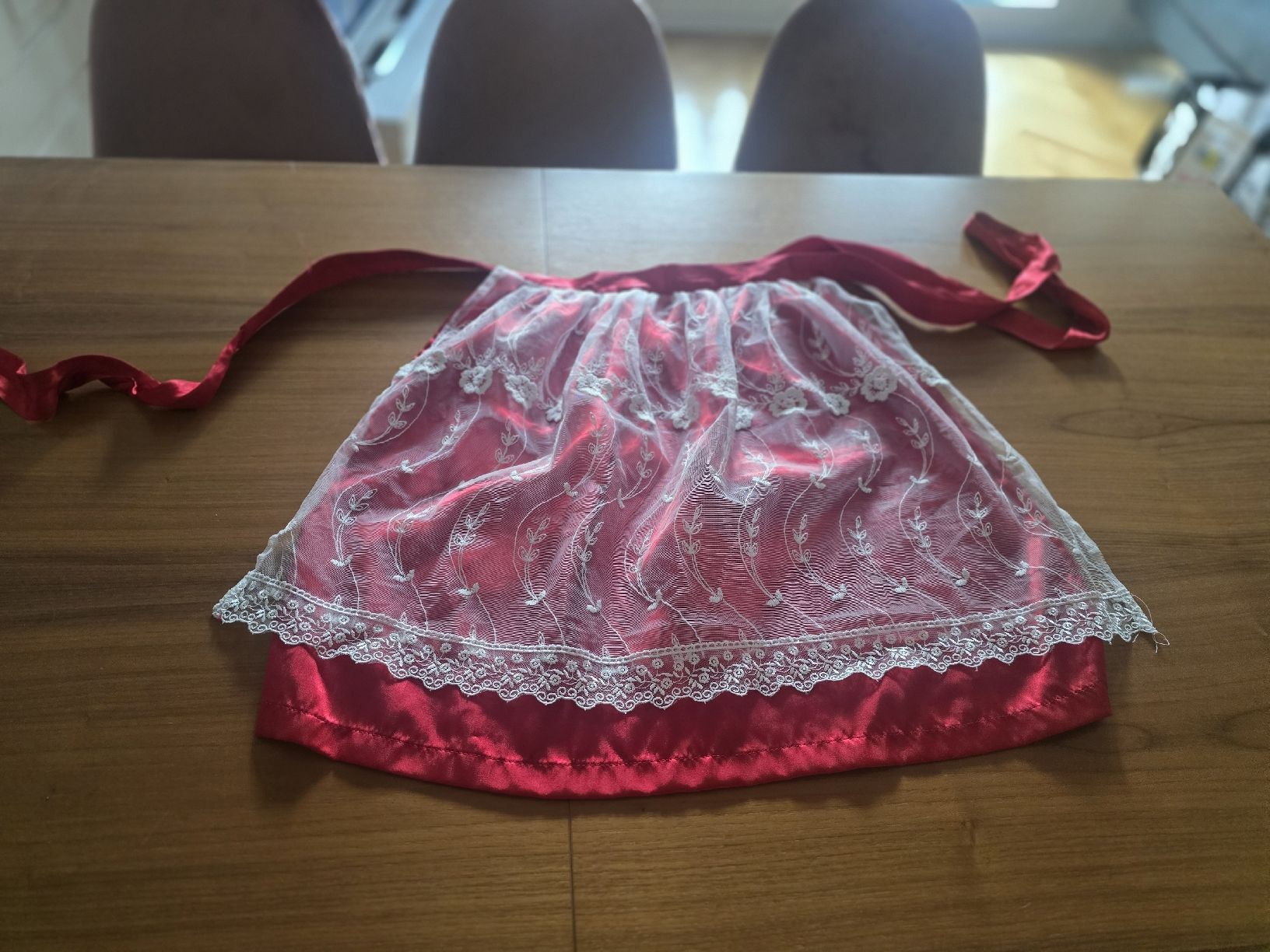 Robes: Dirndl Kleid rot weiss Blumenmuster – D'occasion à Zürich par nara13 2
