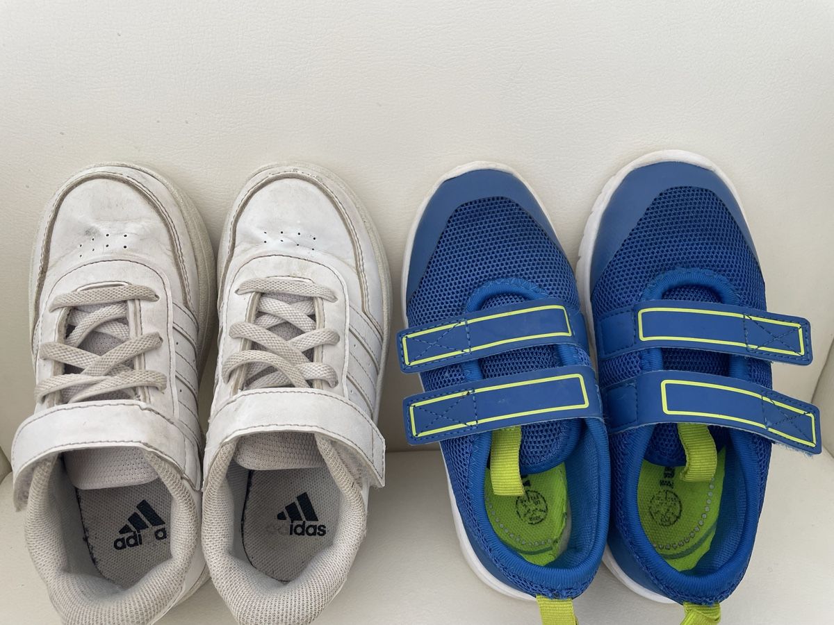 Scarpe per ragazzi: 2 Paar Halbschuhe Sneaker Gr 28 – Usato da Rüti ZH venduto da Tal_ga6N