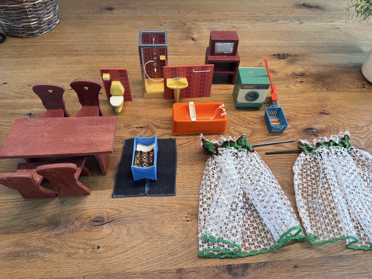 Maisons & Meubles de poupées: Puppenhaus Möbel Vintage  – D'occasion à Niederbüren par Oetschli