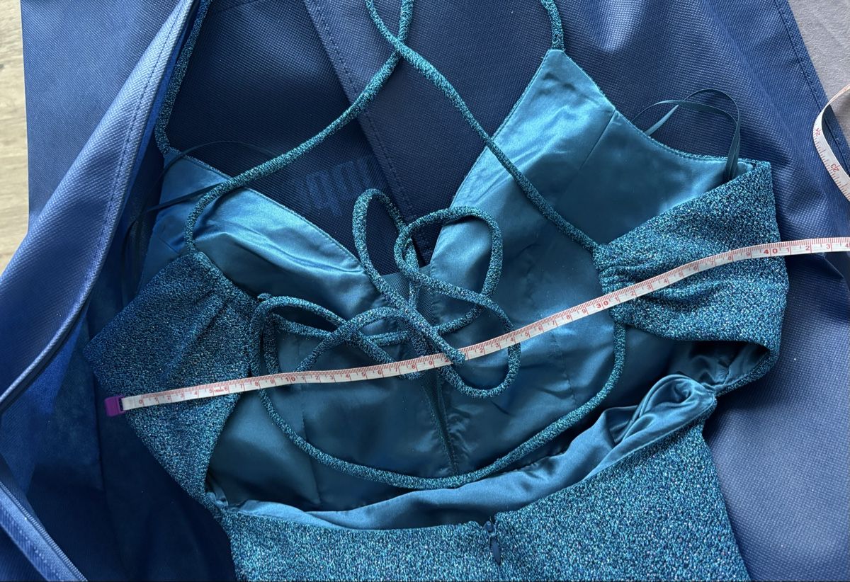 Kleider: Abendkleid – Neu (gemäss Beschreibung) aus Küssnacht am Rigi von Wir-3 4