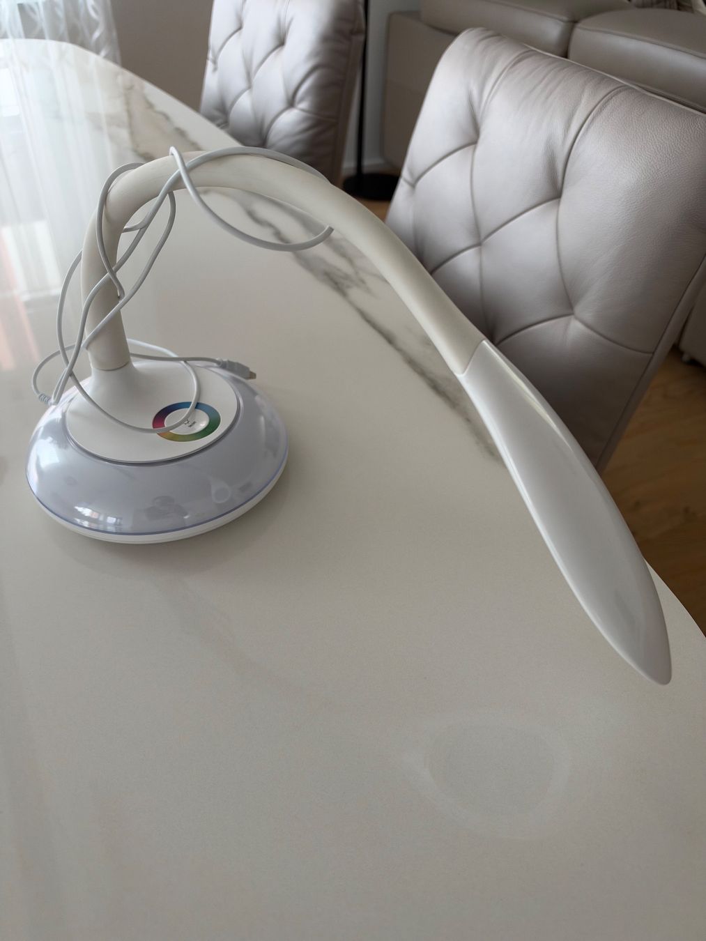 Lampes: Tisch Lampe farbig einstellbar mit USB laden – D'occasion à Winterthur par jel_hc8v 1