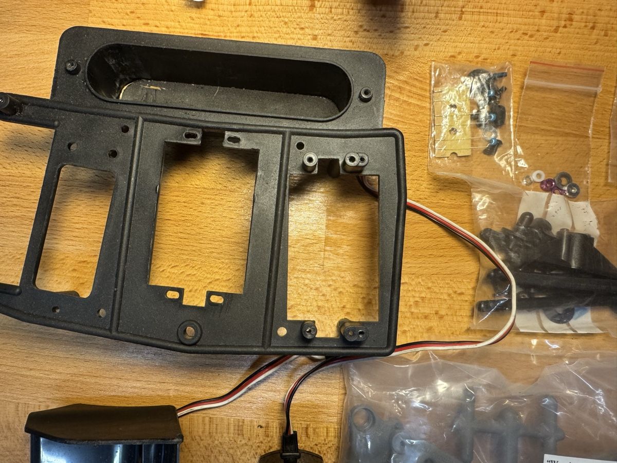 Modellismo RC: RC Auto Ersatzteile – Usato da Wilen b. Wollerau venduto da Loonyacht 4