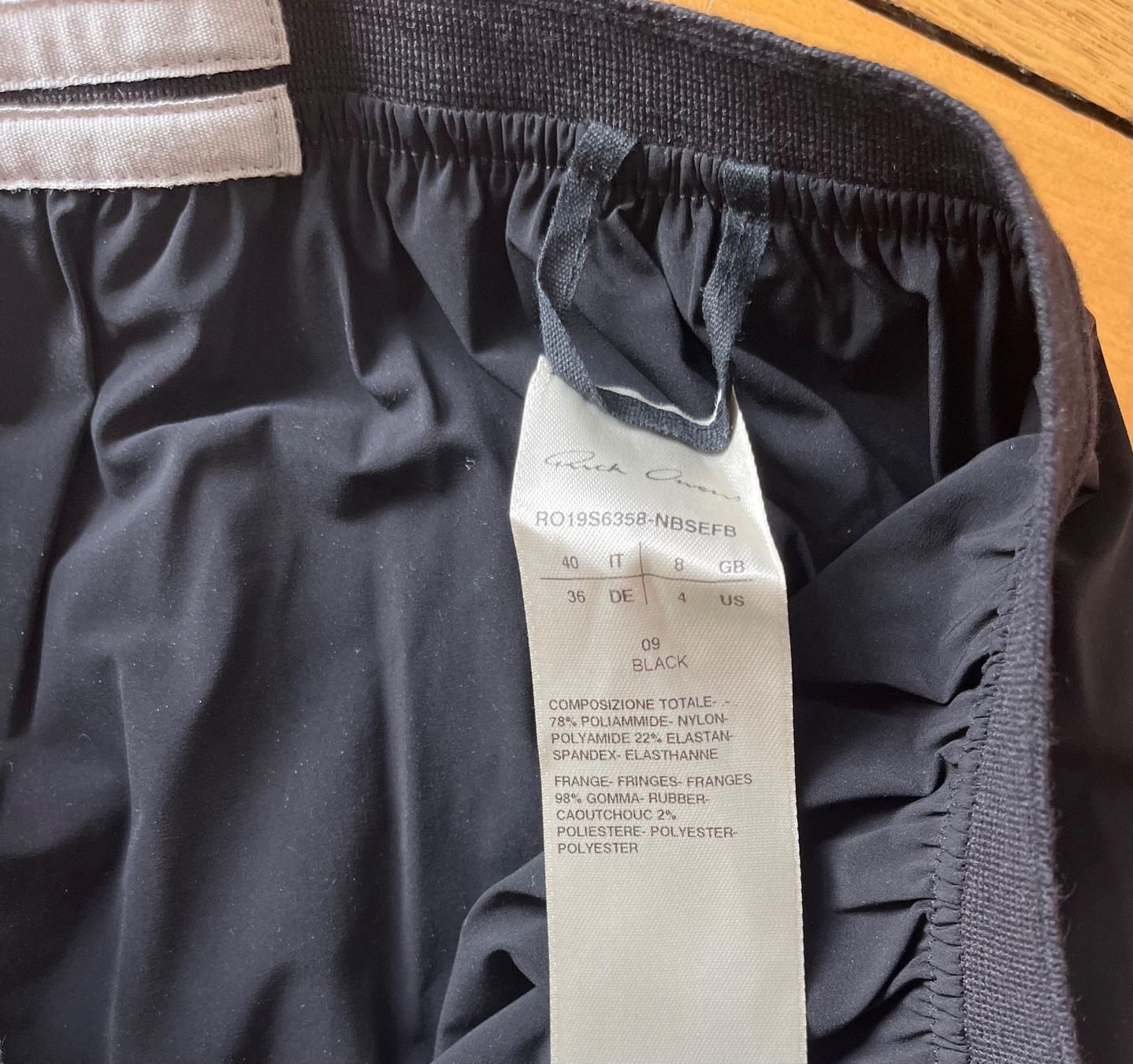 Rick Owens Gonne: Rick Owens, mini short/jupe avec franges – Nuovo (secondo la descrizione) da Genève venduto da dachaw 3