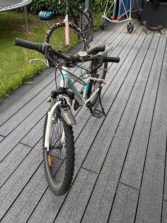 Biciclette: Vélo de fille BLANC  – Usato da la Tour-de-Trême venduto da lolodav 1