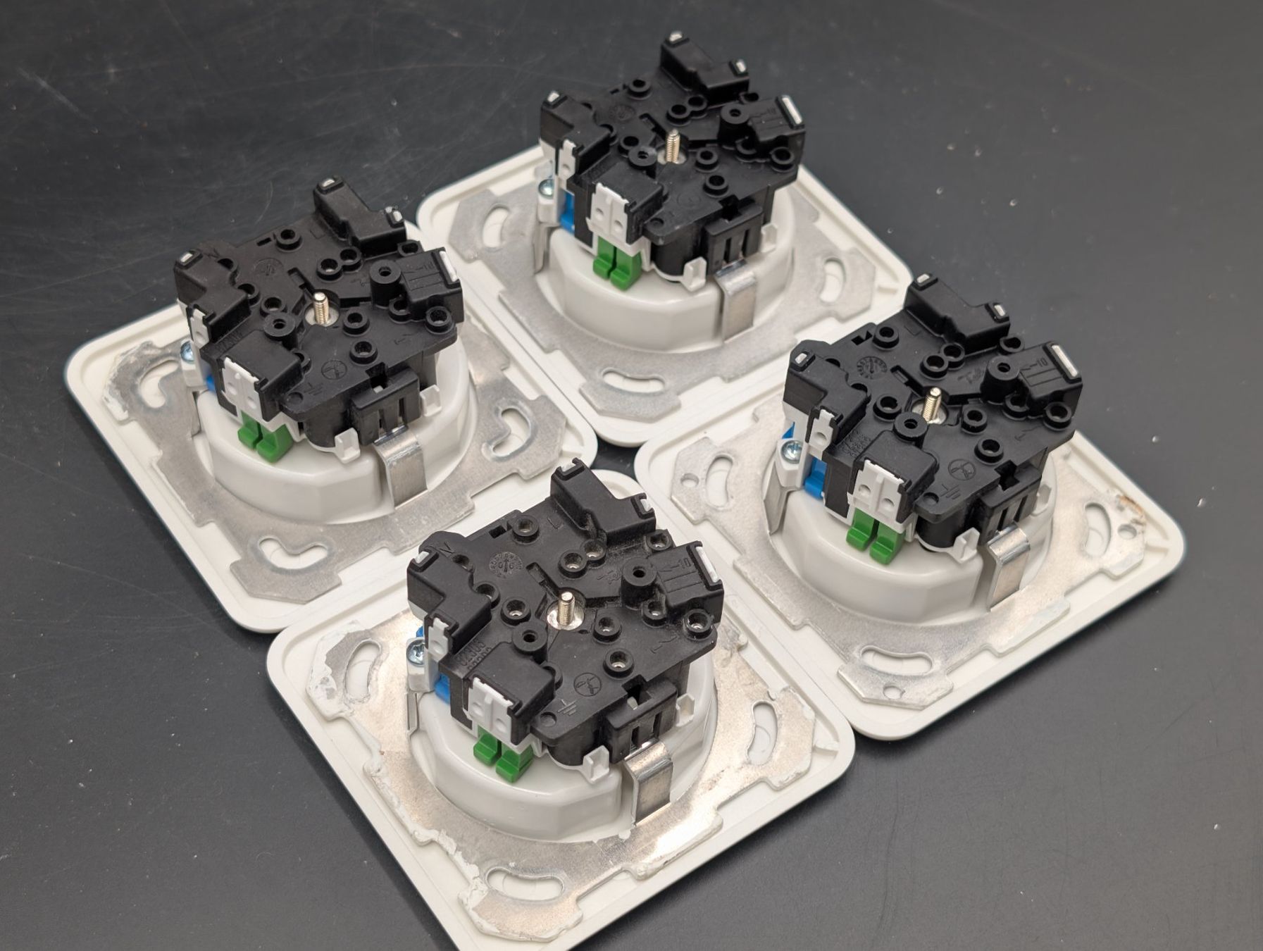 Feller Stecker: Feller Standard Set 4 Stück 3xT13 – Gebraucht aus Winterthur von Hint17 5
