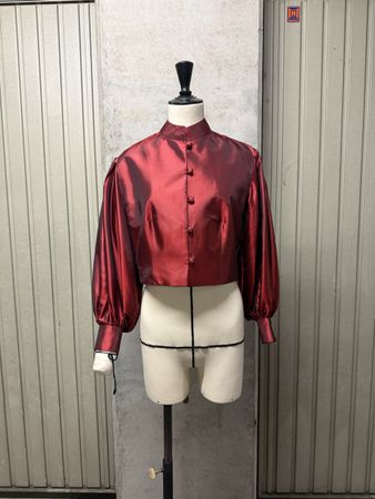 VESTE BOLÉRO ROUGE SATINÉE EN 100% SOIE