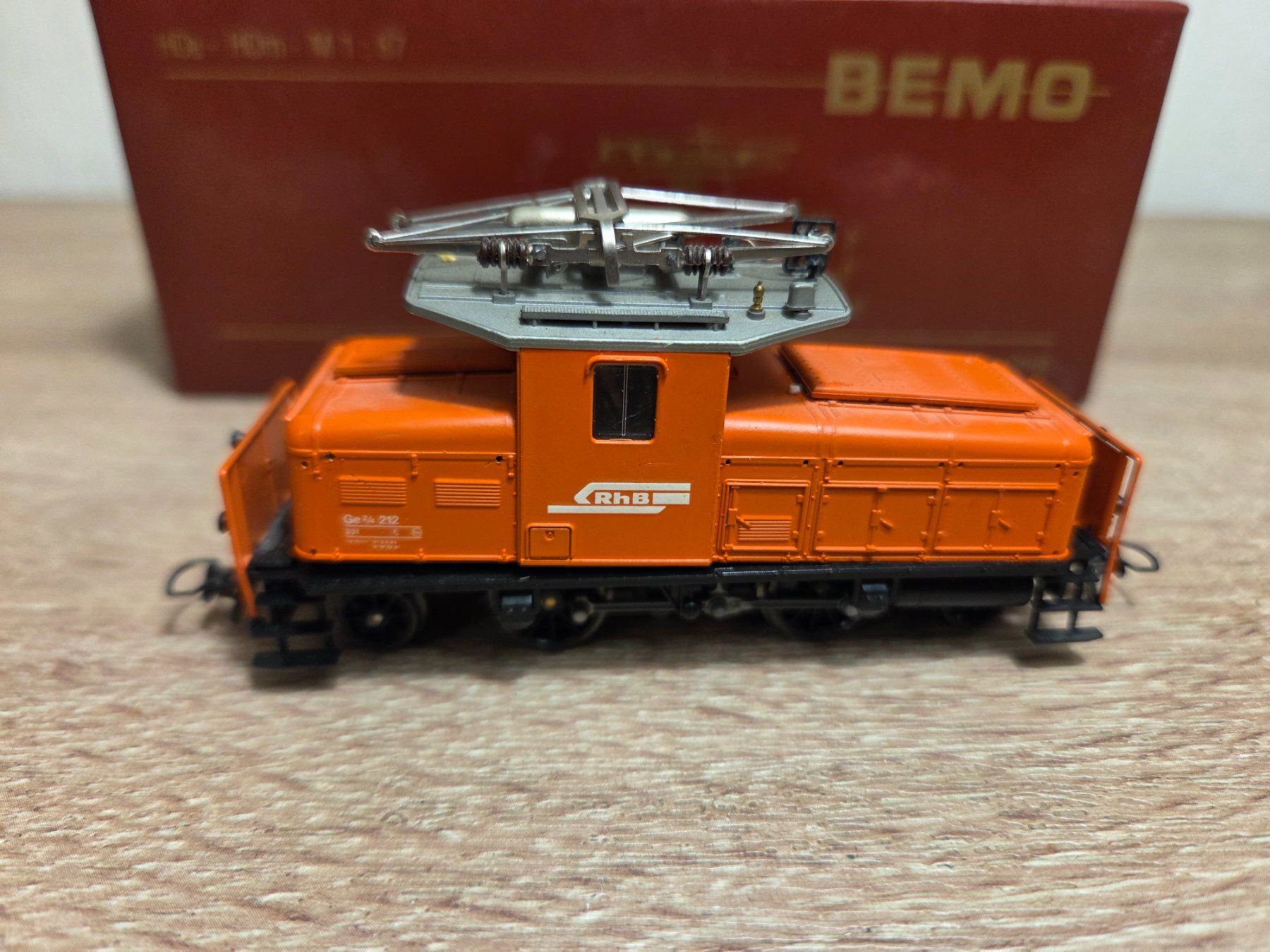 Bemo Modellini di ferrovie: Bemo 1257 122 Rangierlok Ge 2/4 RhB H0m – Usato da St-Aubin-Sauges venduto da Lo_Go 1