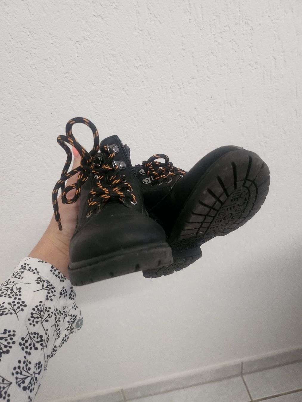 Scarpe da uomo: chaussures enfants taille 27 – Usato da Miécourt venduto da Clochette23 1