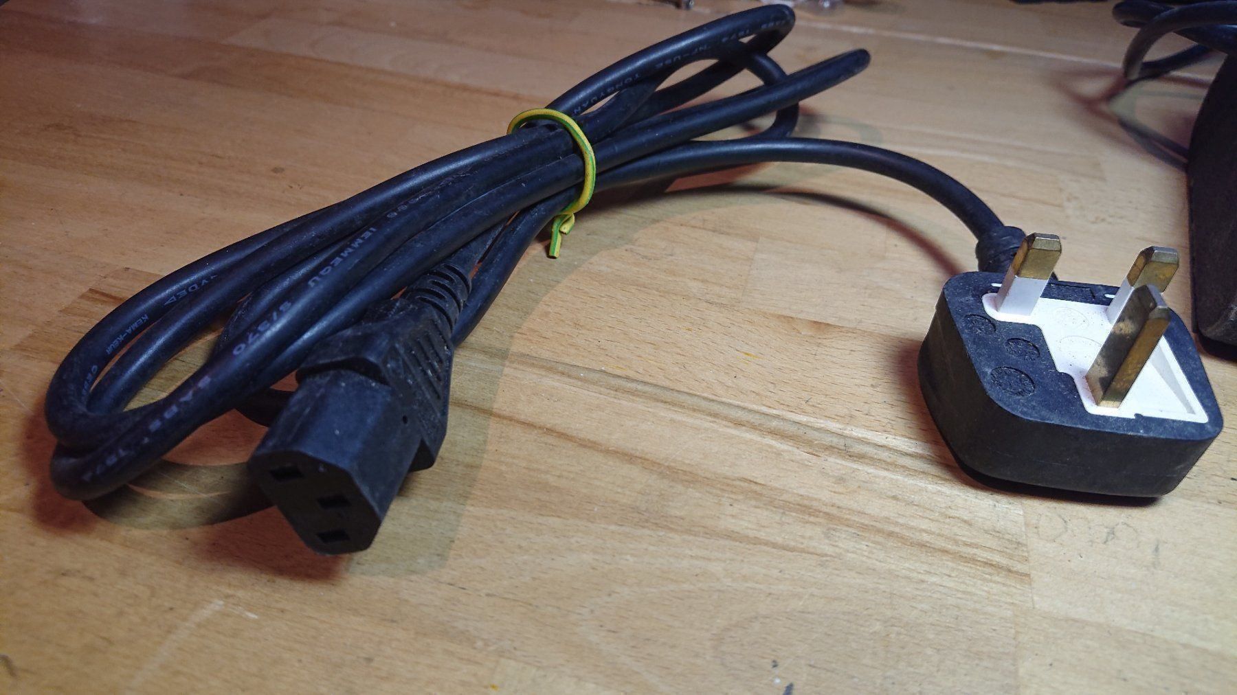 Cavi: Kabel Stecker England auf Apparate – Usato da Gelterkinden venduto da martinom 1