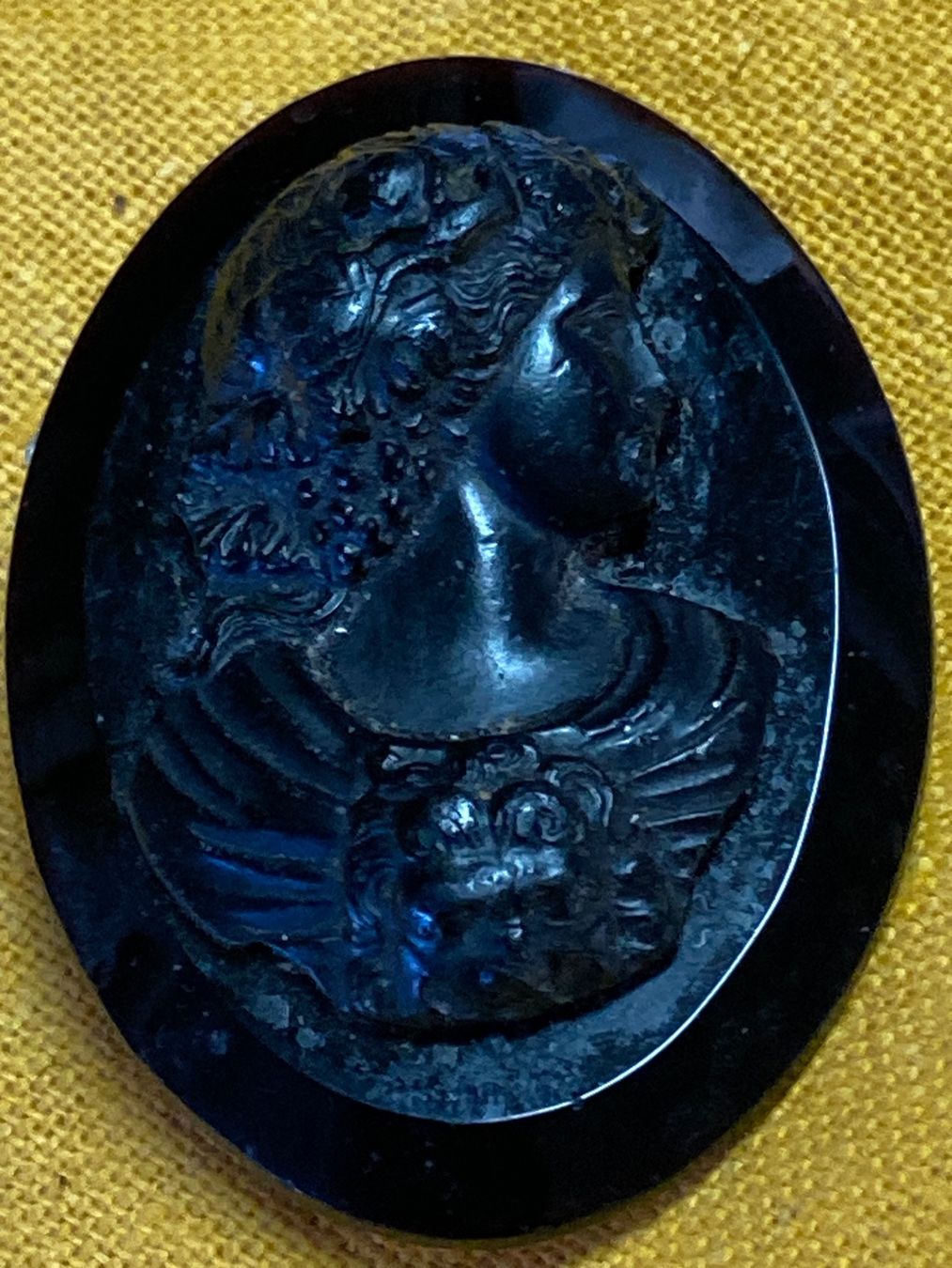 Spille & Fermagli: Cameo Gemme Brosche Bakelit – Usato da Bern venduto da Jwpm66