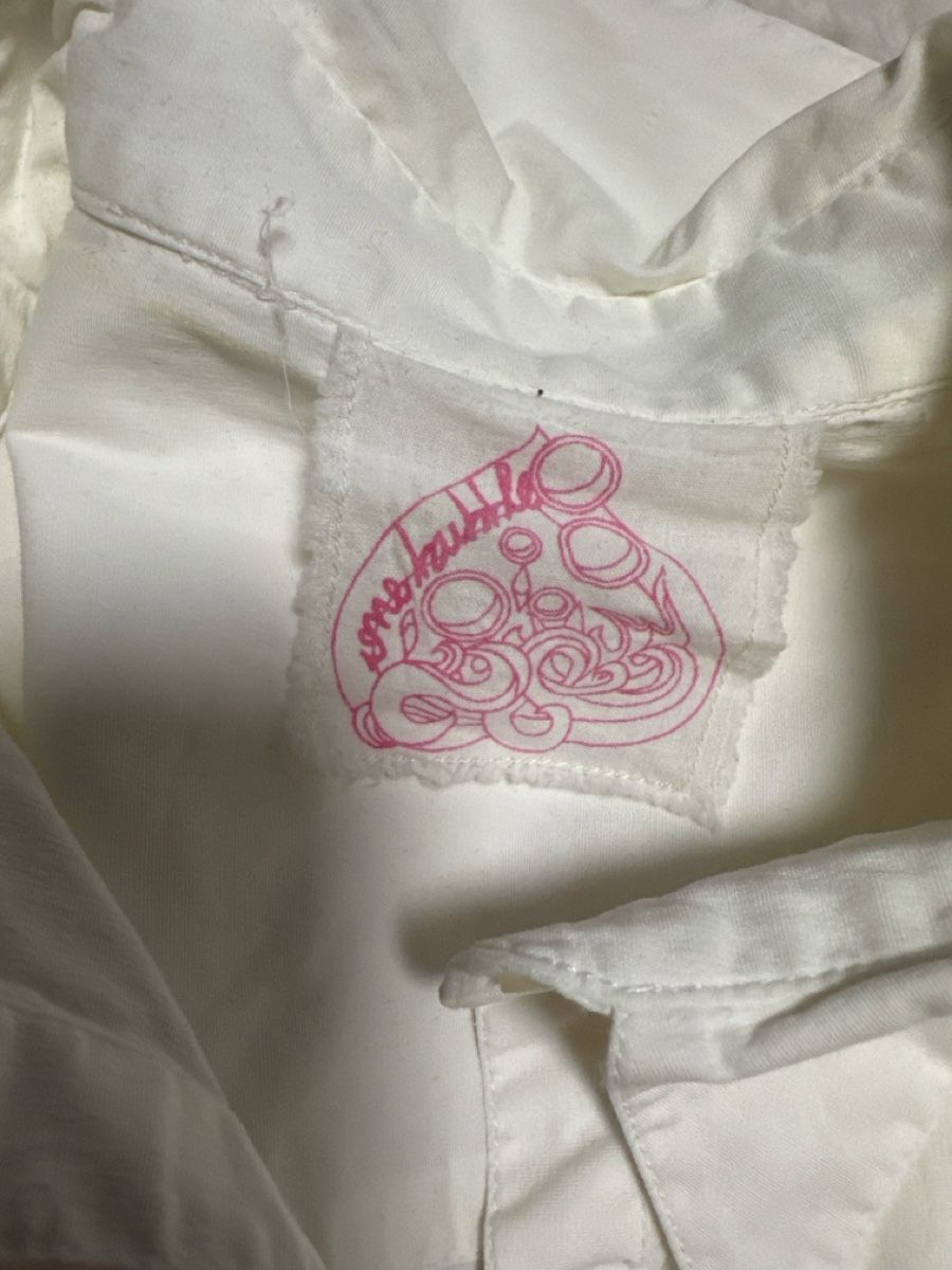 Camicette: Shirt with very unique design  – Usato da Mont-sur-Lausanne venduto da EgisCloset. 3