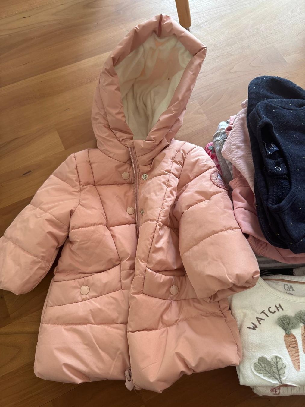 Lotti & Set di vestiti: Kleiderpaket Mädchen Grösse 68 – Usato da Hinwil venduto da Bbudget 1