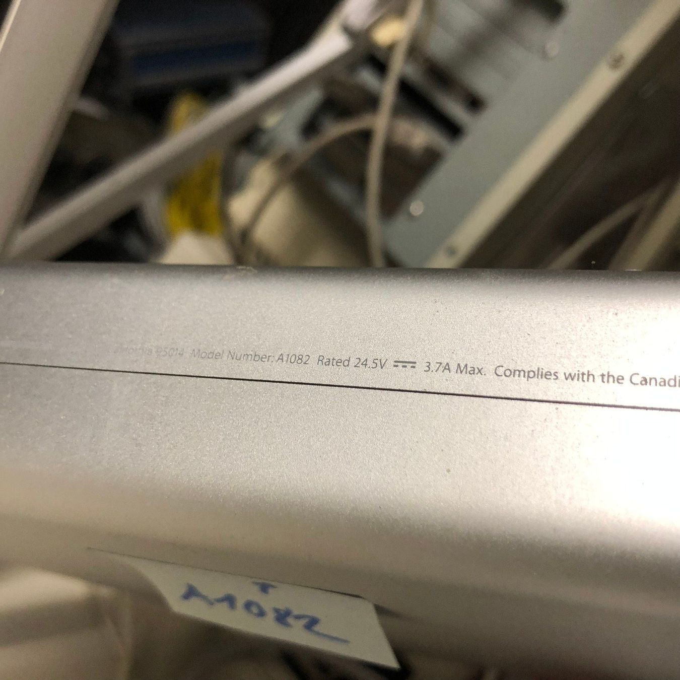 Apple Ecrans: Apple Mac Cinema Display (Bildschirm) Modell A1082 – Défectueux à Hinterkappelen par atomschnee 2