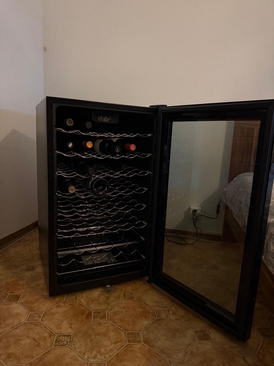 Kühlschrank: Weinkühlschrank – Gebraucht aus Zürich von Joao-Neves 1